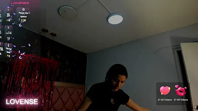 Snapshot of SKYLERWHIITEE chatting on 02-17-25, 03:04 SKYLERWHIITEE online show from 02-17-25, 03:04