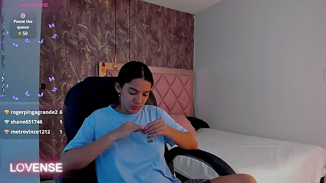 Snapshot of SKYLERWHIITEE chatting on 02-20-25, 06:50 SKYLERWHIITEE online show from 02-20-25, 06:50