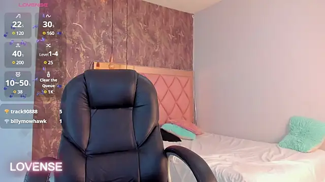 Snapshot of SKYLERWHIITEE chatting on 02-26-25, 08:26 SKYLERWHIITEE online show from 02-26-25, 08:26