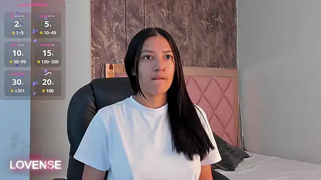 Snapshot of SKYLERWHIITEE chatting on 03-06-25, 03:57 SKYLERWHIITEE online show from 03-06-25, 03:57