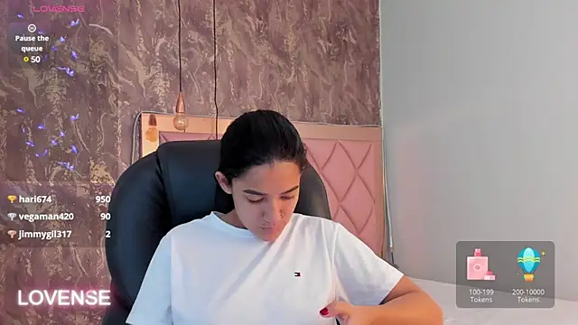 Snapshot of SKYLERWHIITEE chatting on 03-06-25, 10:09 SKYLERWHIITEE online show from 03-06-25, 10:09