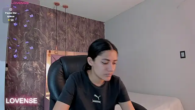 Snapshot of SKYLERWHIITEE chatting on 03-15-25, 01:52 SKYLERWHIITEE online show from 03-15-25, 01:52