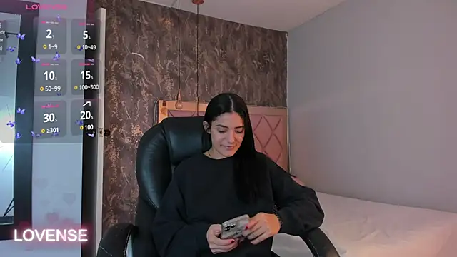 Snapshot of SKYLERWHIITEE chatting on 03-16-25, 04:30 SKYLERWHIITEE online show from 03-16-25, 04:30