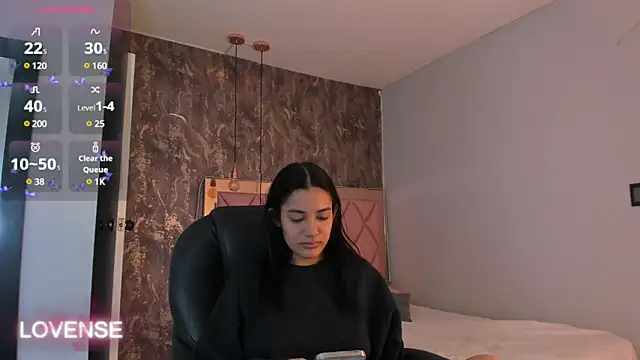 Snapshot of SKYLERWHIITEE chatting on 03-16-25, 09:38 SKYLERWHIITEE online show from 03-16-25, 09:38