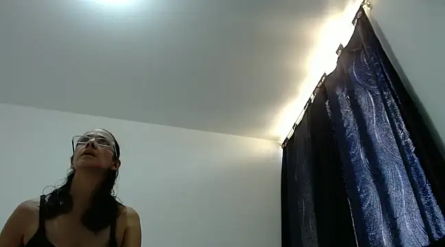 nicolle milf1978 online show from 01-26-25, 08:34