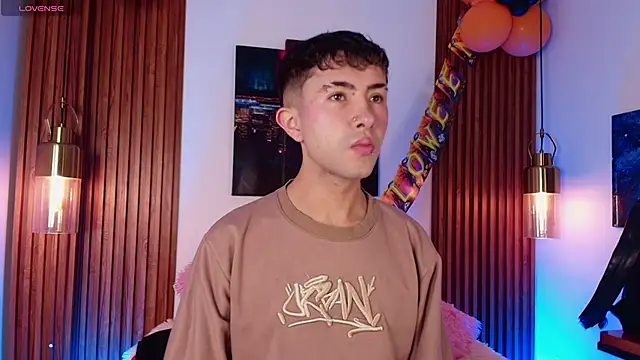 Noah Xitruxx online show from 10-23-25, 02:44