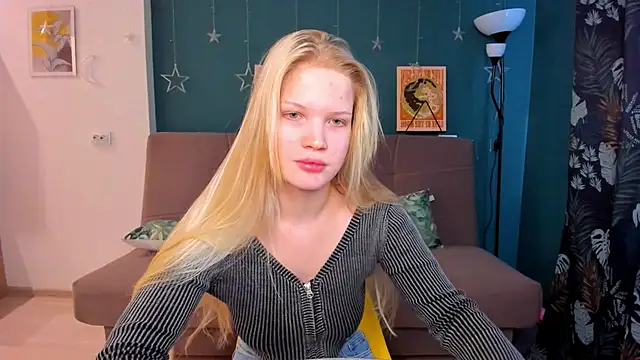 Snapshot of Xloe_Queen chatting on 02-10-25, 09:25 Xloe Queen online show from 02-10-25, 09:25