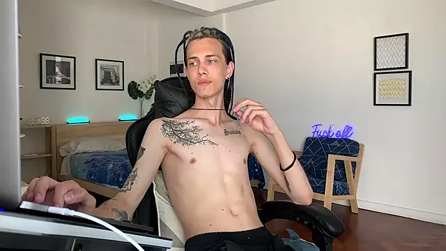 Den BlueXx online show from 12-18-24, 01:23