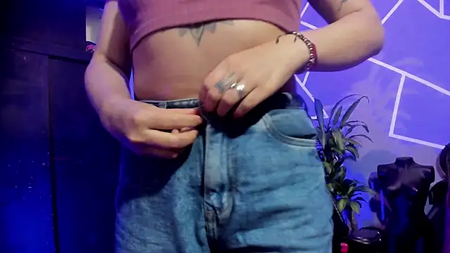 Snapshot of thakytona chatting on 11-18-25, 03:45 thakytona online show from 11-18-25, 03:45