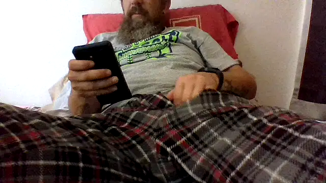 Snapshot of Huskers2020 chatting on 10-31-25, 03:02 Huskers2020 online show from 10-31-25, 03:02