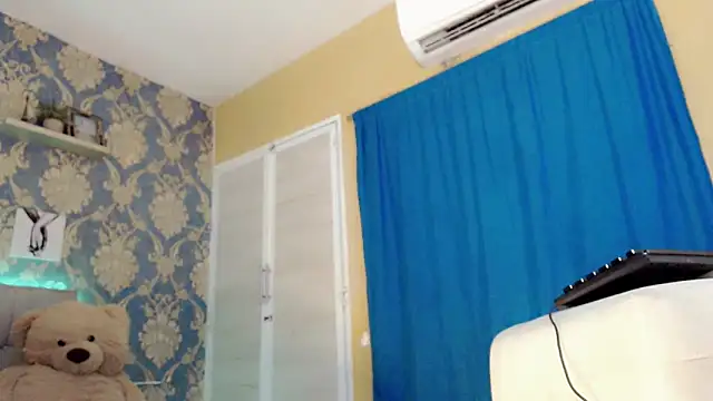 nicoledollts online show from 11-29-25, 04:04