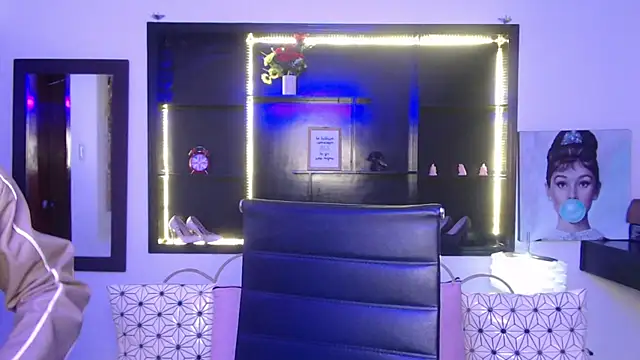 Angela Diaz  online show from 01-09-25, 11:58