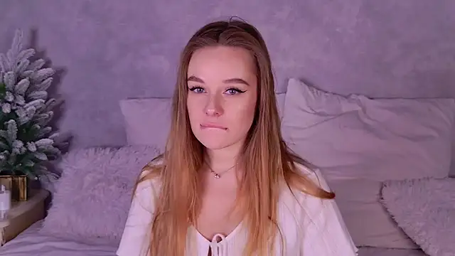 BeatriceEsmont online show from 12-22-25, 08:28