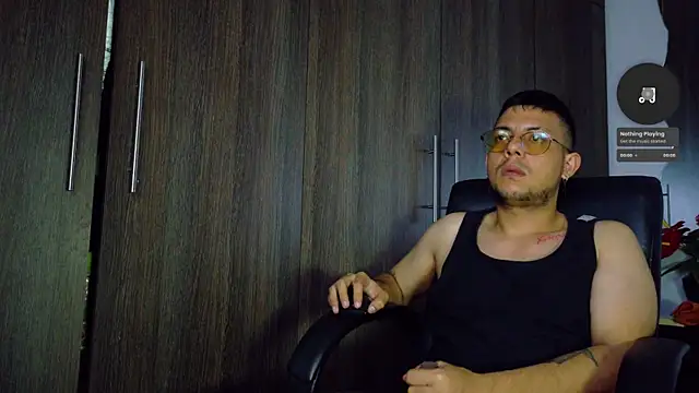 Snapshot of Nymphobuddies chatting on 02-15-25, 07:06 Nymphobuddies online show from 02-15-25, 07:06