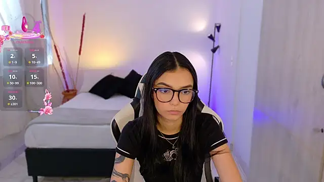 Snapshot of AnabelWolf chatting on 10-21-25, 02:18 AnabelWolf online show from 10-21-25, 02:18