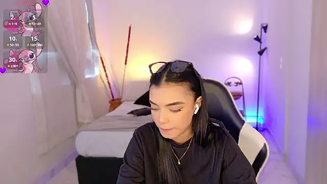 Snapshot of AnabelWolf chatting on 10-30-25, 03:57 AnabelWolf online show from 10-30-25, 03:57