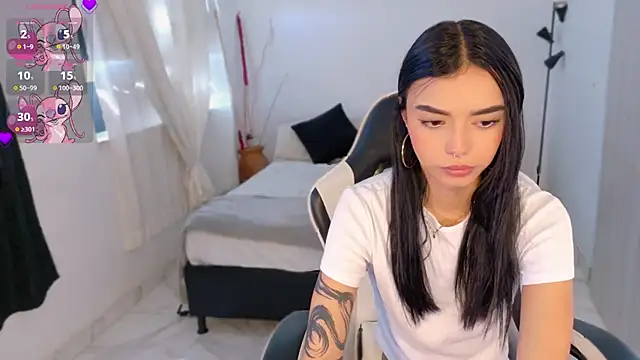 Snapshot of AnabelWolf chatting on 11-18-25, 03:27 AnabelWolf online show from 11-18-25, 03:27