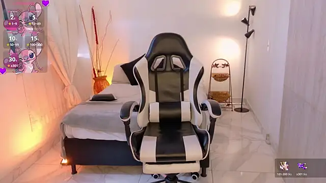 Snapshot of AnabelWolf chatting on 11-19-25, 05:02 AnabelWolf online show from 11-19-25, 05:02