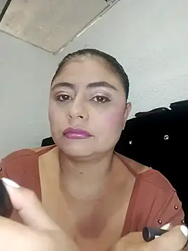 Snapshot of ElizabethWeil chatting on 09-15-25, 02:28 ElizabethWeil online show from 09-15-25, 02:28