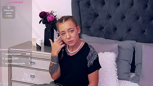 KatyNolan online show from 02-08-25, 09:13