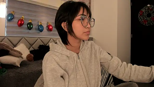 im Luucy online show from 12-17-24, 02:00