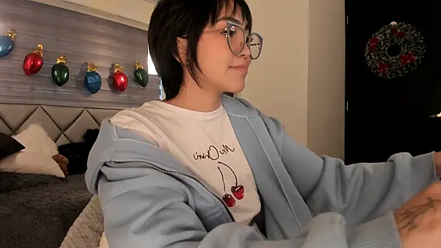 im Luucy online show from 12-20-24, 12:49