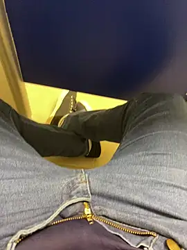 Snapshot of FabioF698 chatting on 12-11-24, 08:50 FabioF698 online show from 12-11-24, 08:50