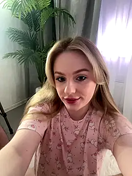 Snapshot of CaseyCumFace chatting on 10-21-25, 01:06 CaseyCumFace online show from 10-21-25, 01:06