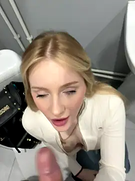 Snapshot of CaseyCumFace chatting on 11-06-25, 12:28 CaseyCumFace online show from 11-06-25, 12:28