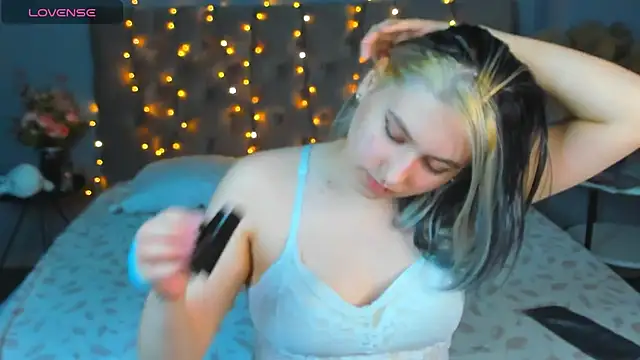 Snapshot of Bonni_Meiz chatting on 12-24-24, 01:06 Bonni Meiz online show from 12-24-24, 01:06