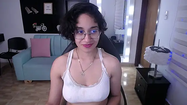 Lili Gomez  online show from 03-11-25, 05:02