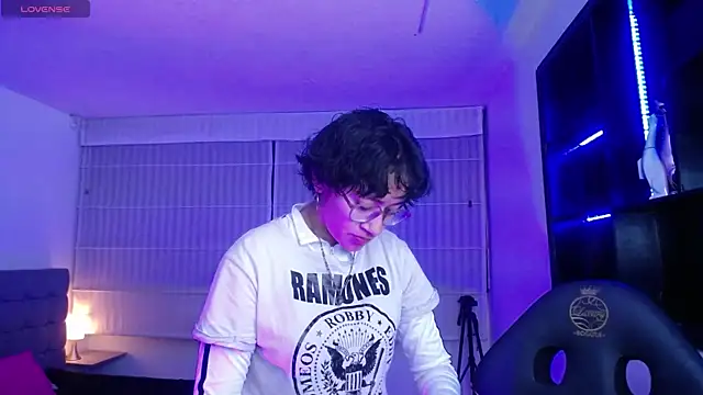 Lili Gomez  online show from 01-12-26, 12:54