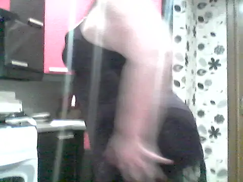 Snapshot of Lisa_Suzie chatting on 11-17-25, 04:13 Lisa Suzie online show from 11-17-25, 04:13