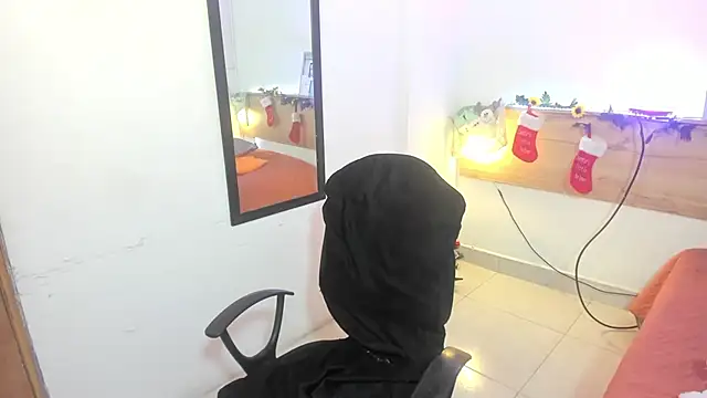 Emyli rousse  online show from 12-24-24, 04:30