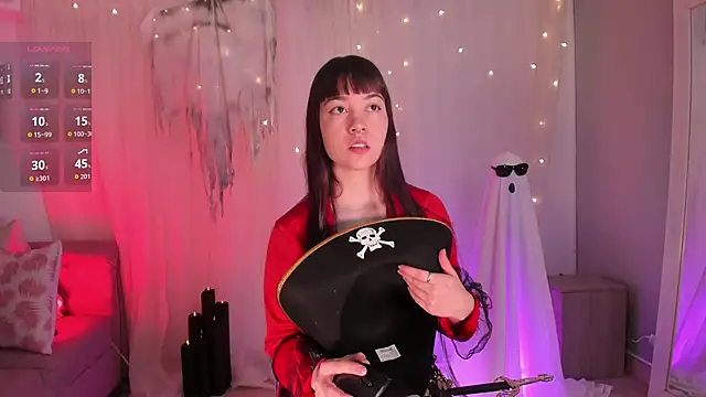 Lia Sweett  online show from 10-31-25, 04:52