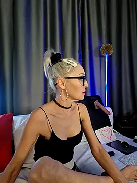 Snapshot of Milforja chatting on 02-10-26, 02:32 Milforja online show from 02-10-26, 02:32