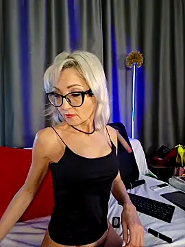 Snapshot of Milforja chatting on 02-20-26, 07:36 Milforja online show from 02-20-26, 07:36