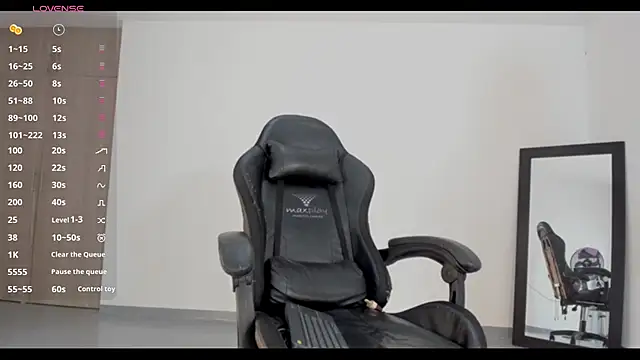 Snapshot of aggy_castel chatting on 12-12-24, 05:04 aggy castel online show from 12-12-24, 05:04