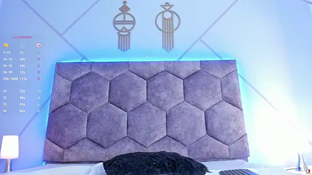 Snapshot of aggy_castel chatting on 02-11-25, 06:40 aggy castel online show from 02-11-25, 06:40