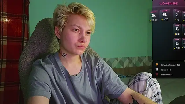 Snapshot of esajukyy chatting on 12-18-24, 03:44 esajukyy online show from 12-18-24, 03:44