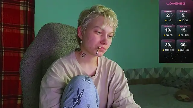 Snapshot of esajukyy chatting on 01-11-25, 04:25 esajukyy online show from 01-11-25, 04:25