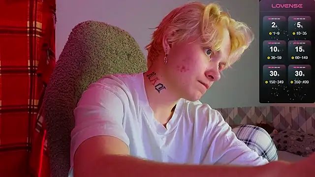 Snapshot of esajukyy chatting on 03-01-25, 03:27 esajukyy online show from 03-01-25, 03:27