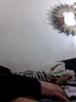 Snapshot of Cuming_Out chatting on 02-15-26, 06:59 Cuming Out online show from 02-15-26, 06:59