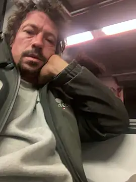 Snapshot of zenzero87 chatting on 12-19-25, 05:20 zenzero87 online show from 12-19-25, 05:20