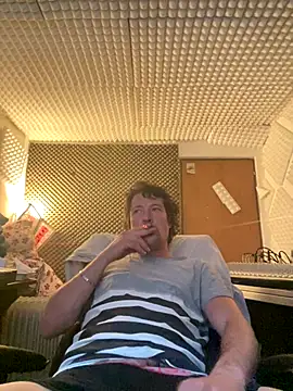 Snapshot of zenzero87 chatting on 12-22-25, 02:58 zenzero87 online show from 12-22-25, 02:58