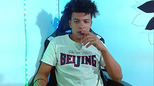 Snapshot of Black_Diamon_ chatting on 01-31-25, 09:05 Black Diamon online show from 01-31-25, 09:05