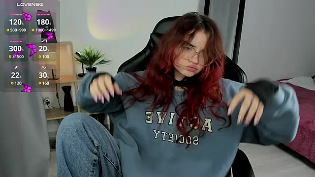 Snapshot of Sonya_Glen chatting on 12-16-24, 11:39 Sonya Glen online show from 12-16-24, 11:39