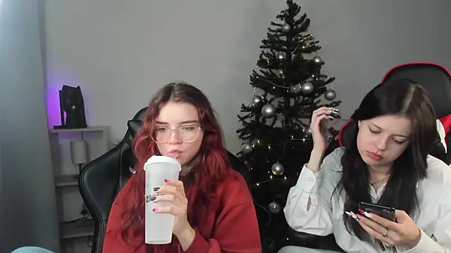 Snapshot of Sonya_Glen chatting on 12-24-24, 01:59 Sonya Glen online show from 12-24-24, 01:59