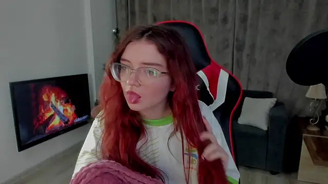 Snapshot of Sonya_Glen chatting on 12-29-24, 12:52 Sonya Glen online show from 12-29-24, 12:52