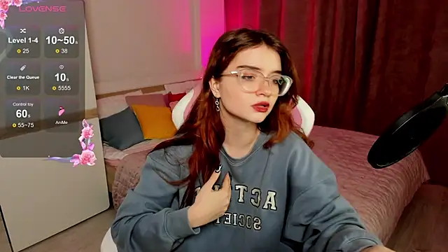 Snapshot of Sonya_Glen chatting on 02-06-25, 08:50 Sonya Glen online show from 02-06-25, 08:50